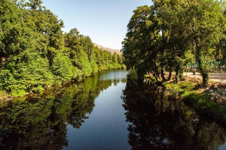 Casa de férias para 9 pessoas, com jardim e piscina e ainda vista, com animais de estimação na Serra da Estrela