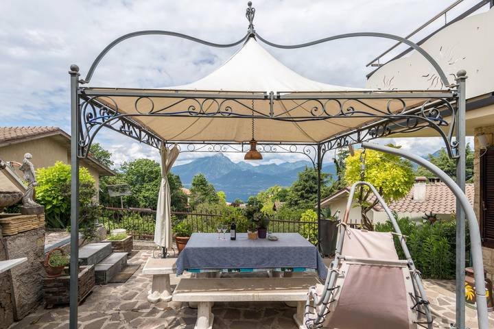 Gîte pour 5 personnes, avec vue sur le lac et jardin, animaux acceptés à San Zeno di Montagna
