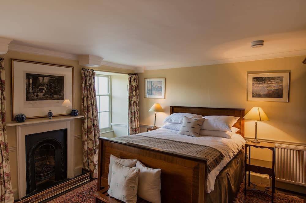 Tall John's House:   Large Georgian Manor House In Extensive Grounds near Brecon in Brecon Beacons