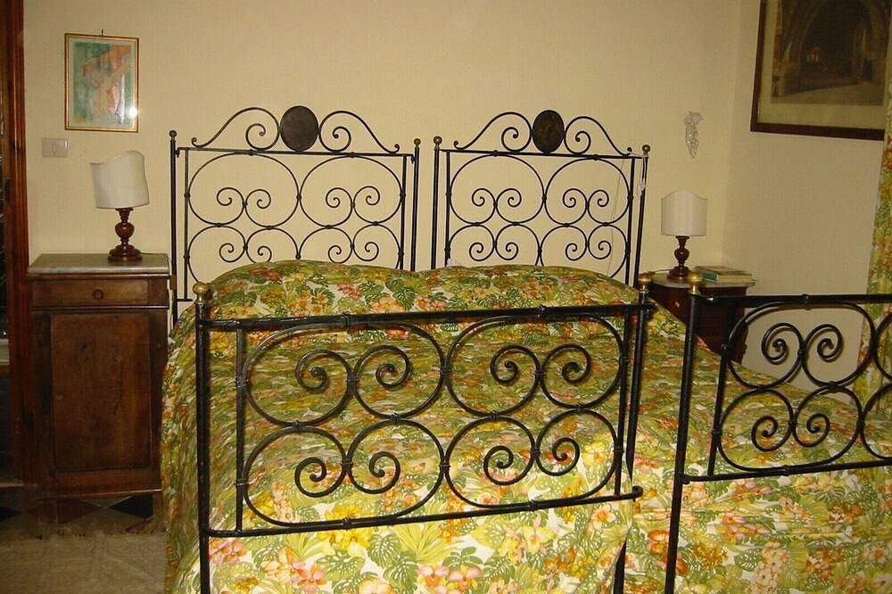 Villino Serena Di Lapigio Florence: Mountain View, Private Garden in Reggello, Valdarno