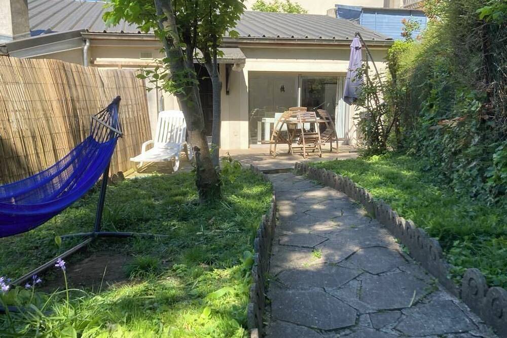 House with garden overlooking Paris and the Eiffel Tower in Champigny-sur-Marne, Val-de-Marne