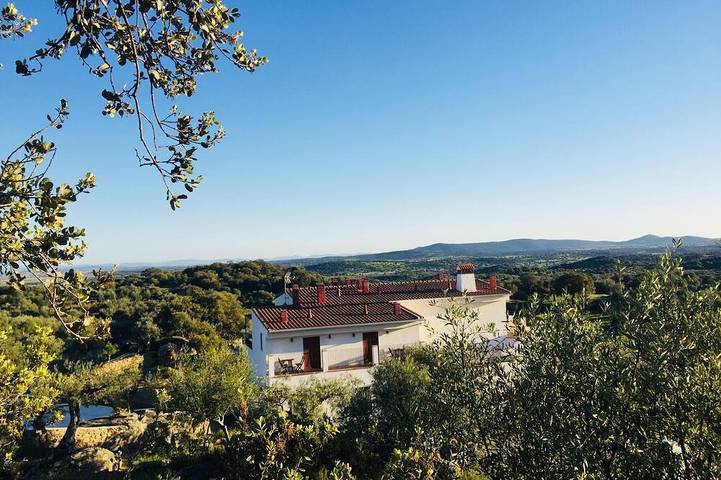 Finca Flores Amarillas - casa rural con piscina y parque infantil (Tr in Almoharín, Provincia de Cáceres