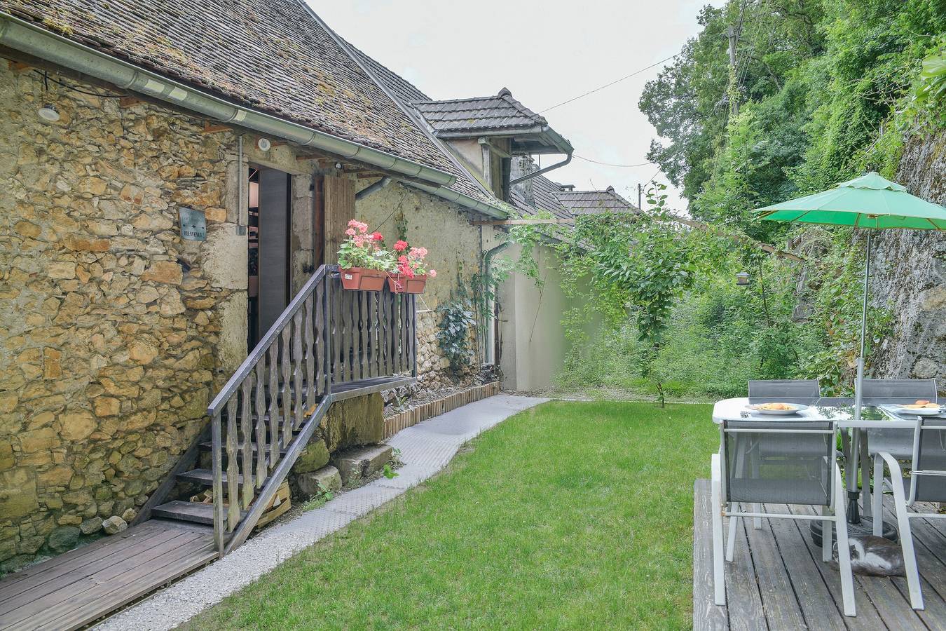 Appartement entier, Appartement 'Le Portougais, À Chanaz' avec Wi-Fi et climatisation in Conjux, Région de Chambéry