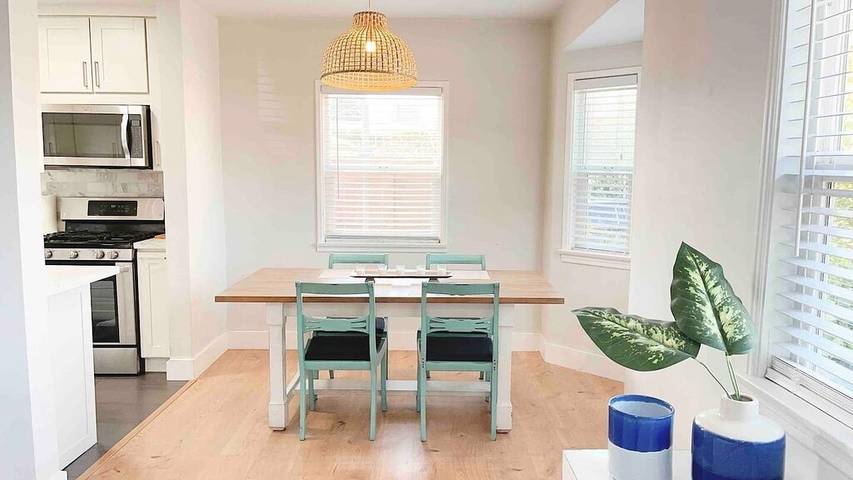 Vacation rental for 4 people, with hot tub and yard in North Hollywood