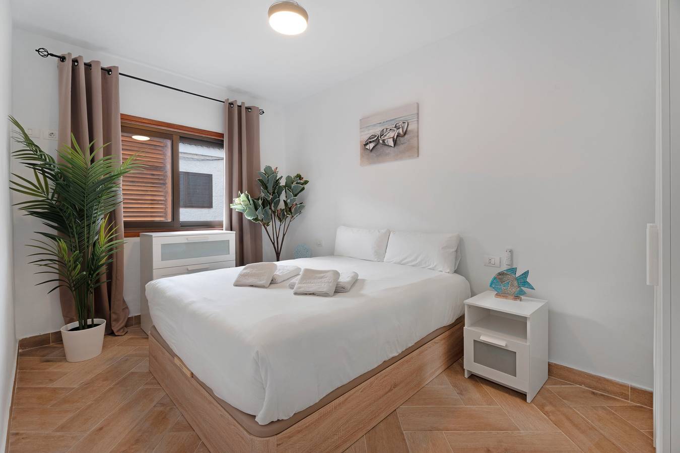 Entire apartment, Vacation 'Delfin Amarillo' with Balcony and Wi-Fi in Playa de los Guíos, Santiago del Teide
