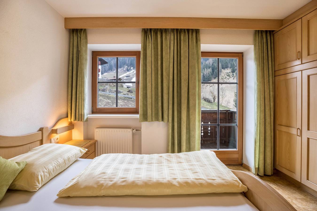 Appartamento intero, Accogliente appartamento "Waldblick Oberachrain" con vista sulle montagne, balcone e giardino in San Giacomo, Valle Aurina