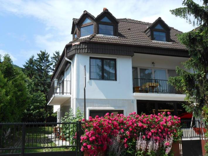 Ferienhaus für 4 Personen, mit Terrasse und Garten sowie Seeblick und Ausblick