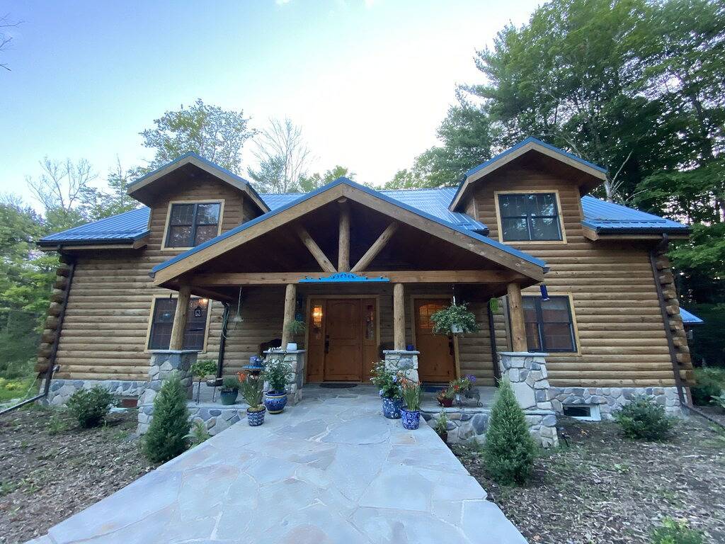 Rustic Polish Jacuzzi Room in log home 11 miles from Ithaca in Tompkins County
