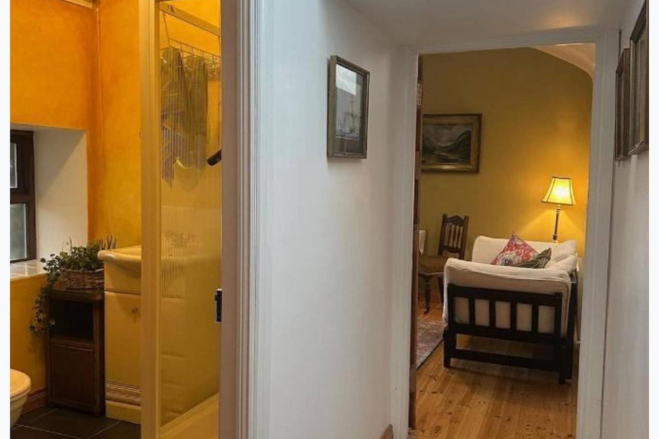 Cottage - Sleeps 3 - Parking - Garden - Lake Side in Donegal, County Donegal