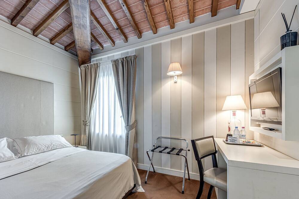 Entire apartment, Molo 73 - Giglio Room with Breakfast and Parking in Empoli, Florence Province