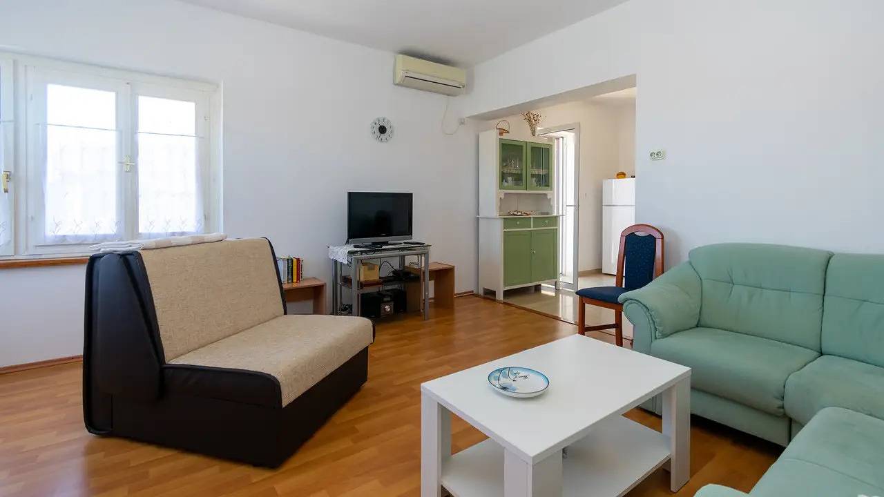Entire holiday apartment, Holiday apartment for 5 people with terrace in Preko, Ugljan Island