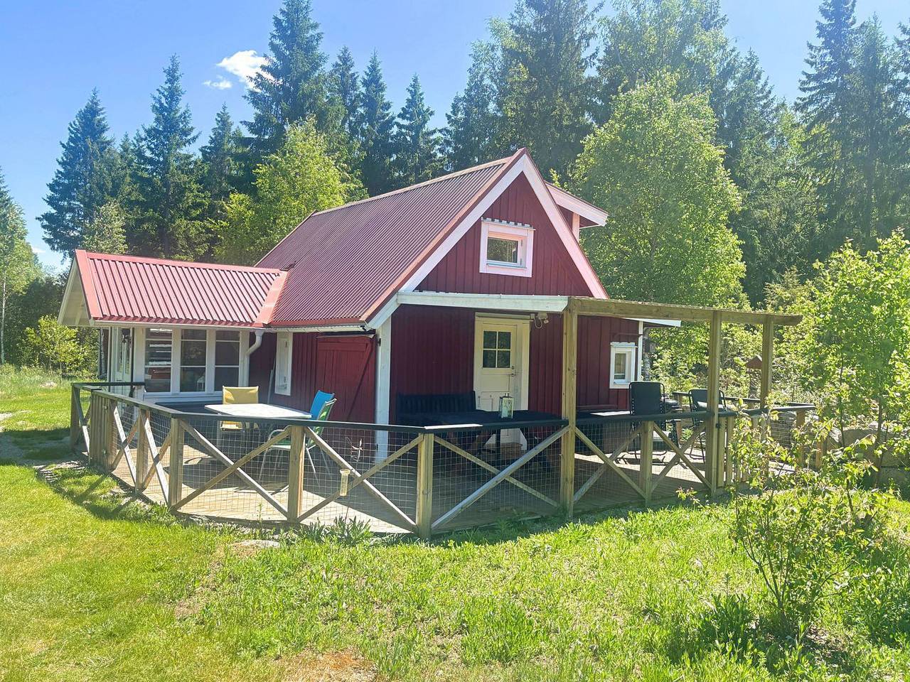 Fannys Hus – Ferienhaus mit Panorama-Sauna am Fluss in Småland in Kronoberg