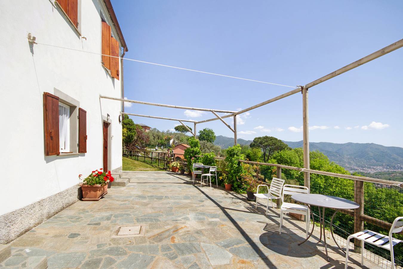 Gehele studio, Appartement 'Fattorialmare Gialla' met Uitzicht op Zee, Gedeeld Terras & Wifi in Camogli, Riviera di Levante