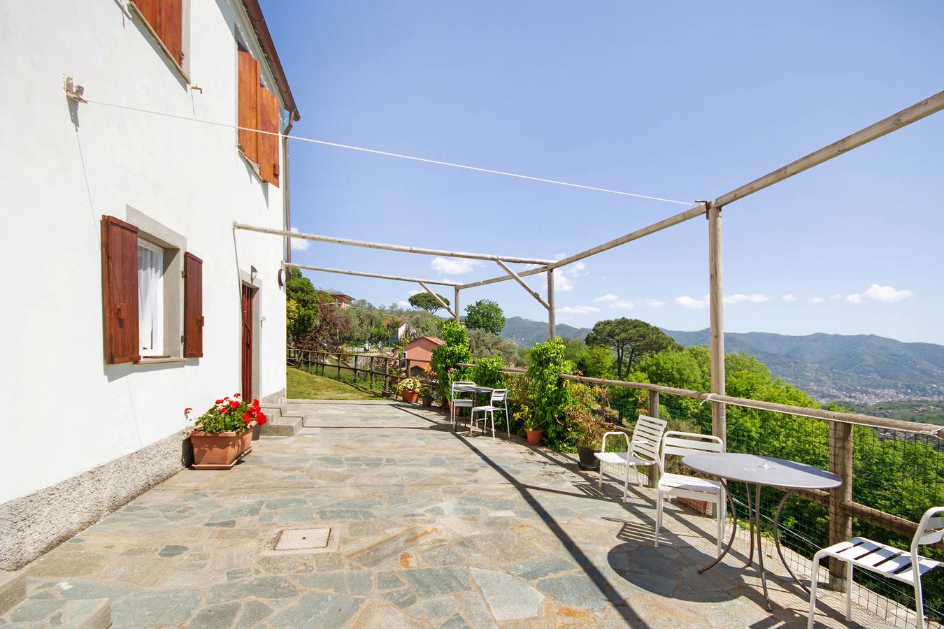 Estudio entero, Apartamento 'Fattorialmare Gialla' con vistas al mar, terraza compartida y Wi-Fi in Camogli, Riviera Italiana