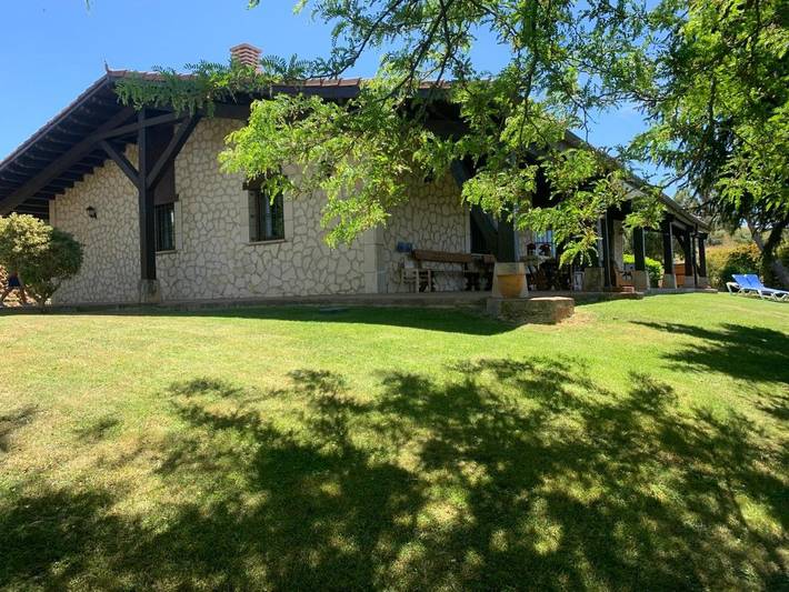 Casa de vacaciones para 9 personas, con piscina además de vistas y jardín - 1