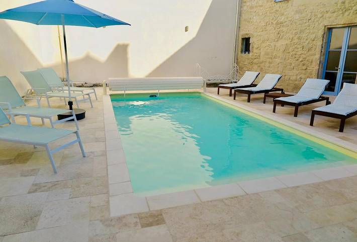 Location de vacances pour 14 personnes, avec piscine et jardin, animaux acceptés à Saint-Geniès-de-Fontedit