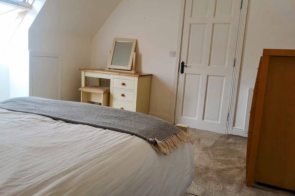 2 bedroom house near Athy, 45 minutes by train to Dublin in County Kildare