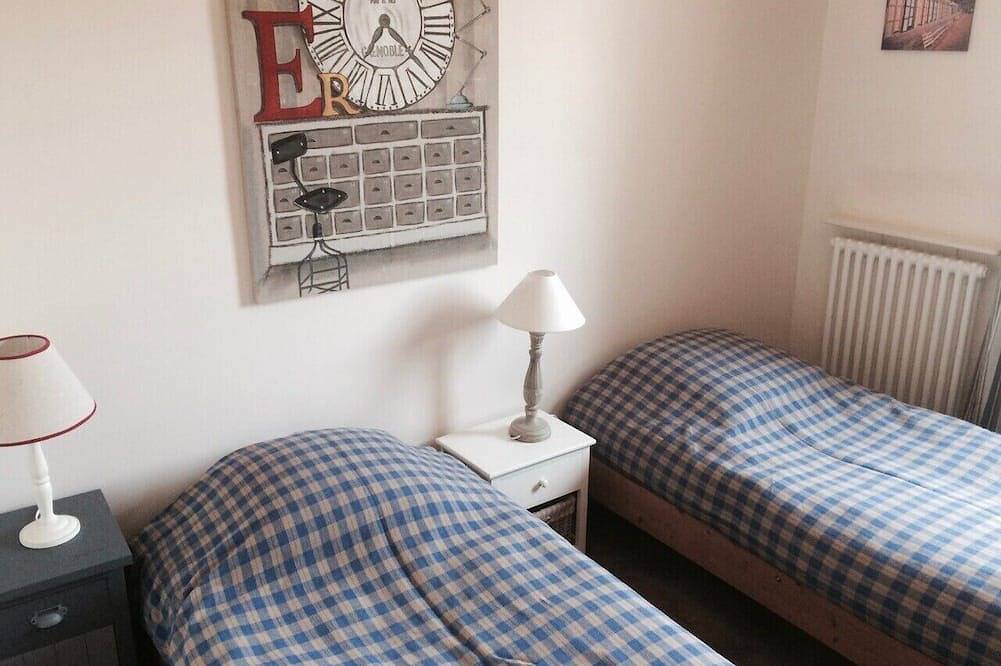 Apartamento entero, Acogedor apartamento, muy tranquilo con magníficas vistas al mar y ubicado a 100 metros de las playas. in Saint-Briac-sur-Mer, Región de Saint-Malo