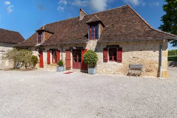 Gîte pour 9 personnes, avec jardin, animaux acceptés à Bars