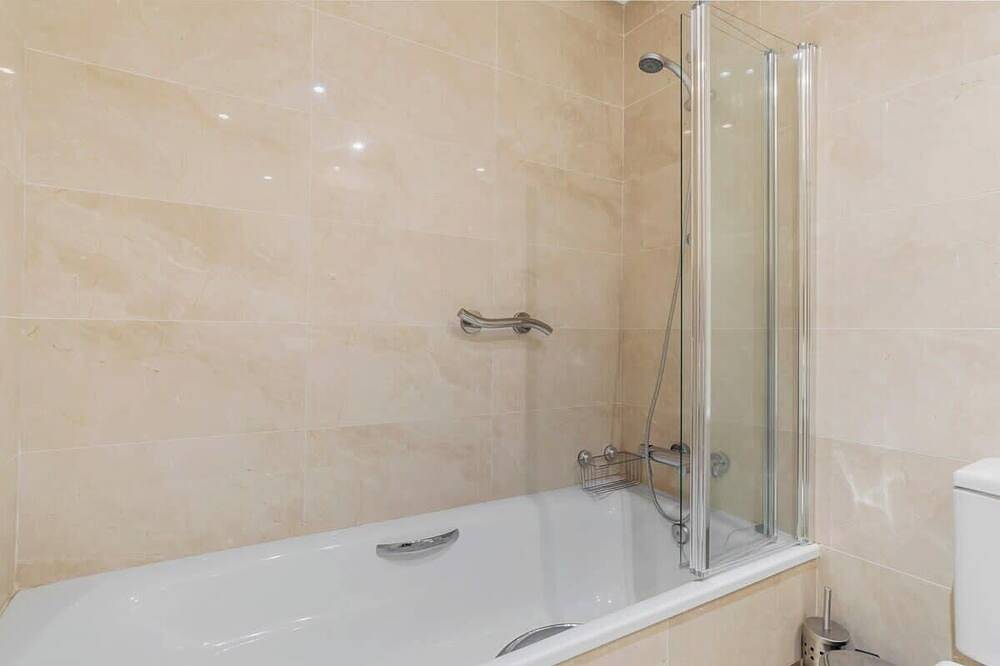 Entire apartment, Scenic apartment in Alcazaba Lagoon with pools in Sierra (Casares), Casares