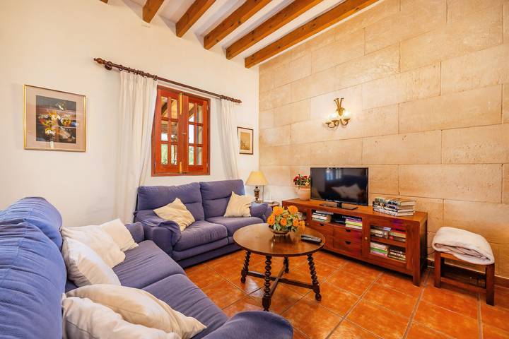 Villa 'Madraba' mit Bergblick, Wlan und Klimaanlage in Port de Pollença, Pollença