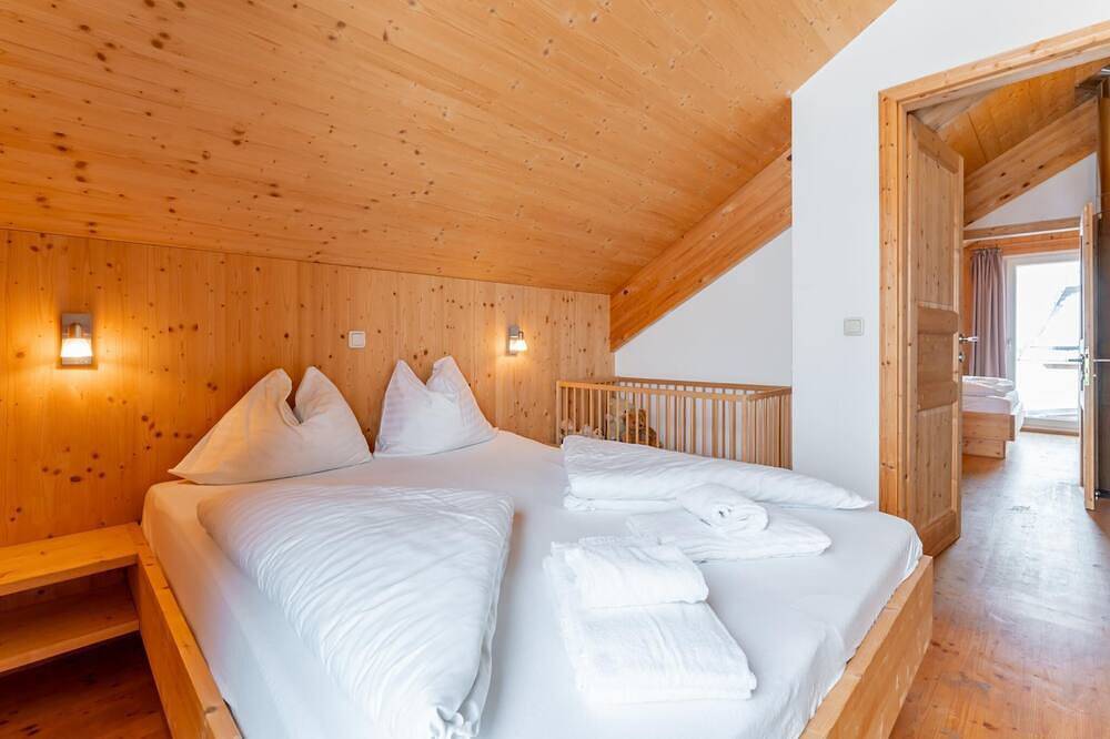Chalet mit Sauna und Bergblick an der Piste in Rottenmanner und Wölzer Tauern, Hohentauern