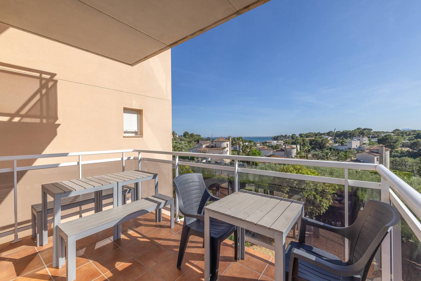 Entire apartment, Apartment 'Turó De Tjelle' with Sea View, Wi-Fi and Air Conditioning in el Perelló, Costa Dorada