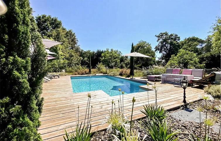 Location de vacances pour 15 personnes, avec jardin et piscine à Arengosse