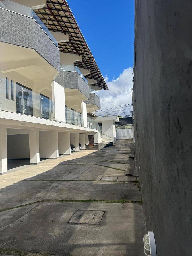 Casas e apartamentos de temporada para 3 pessoas, com jardim e vista e ainda balcão na Praia do Flamengo