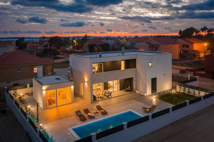 Villa für 8 Personen, mit Terrasse und Pool in Privlaka - 4