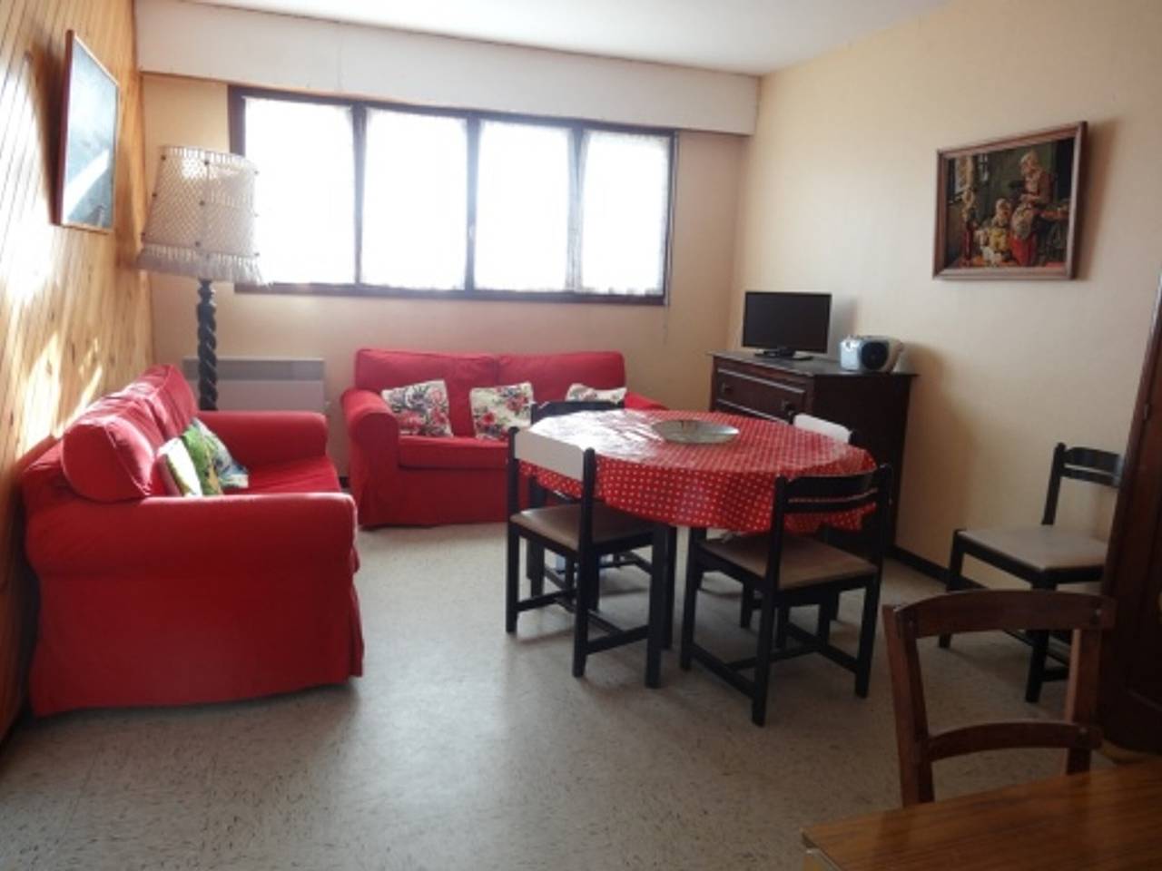 Appartement entier, Appartement lumineux accès plage, 5 pers max, tennis, parking in L'Aiguillon-la-Presqu'île, Vendée