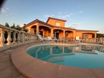 Villa pour 8 personnes, avec jardin ainsi que vue et piscine à Propriano