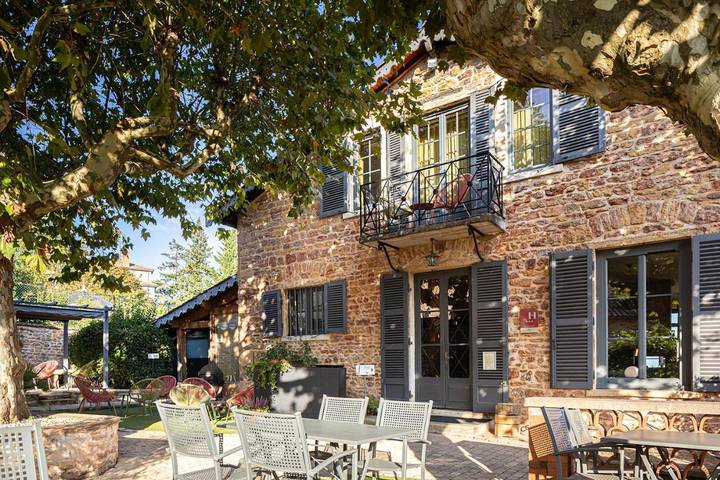 Hôtel pour 2 personnes, avec Jacuzzi et Terrasse ainsi que Jardin et Piscine à Blacé