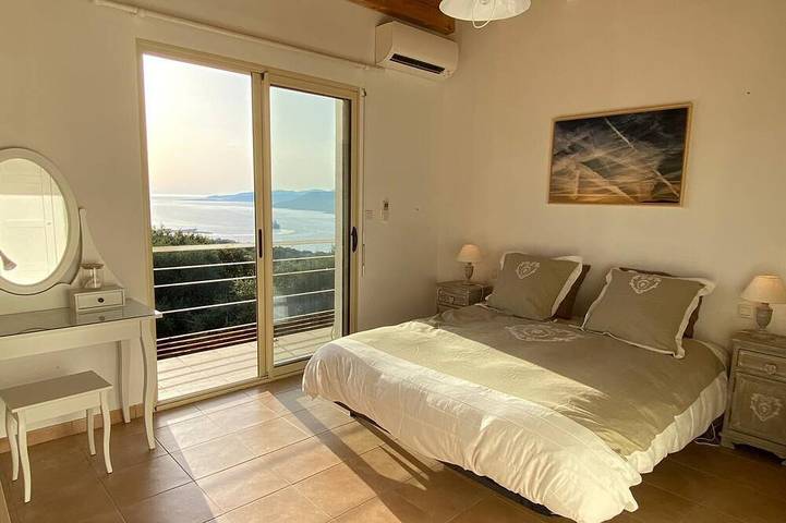 Location de vacances pour 10 personnes, avec jardin et balcon, animaux acceptés à Viggianello - 2