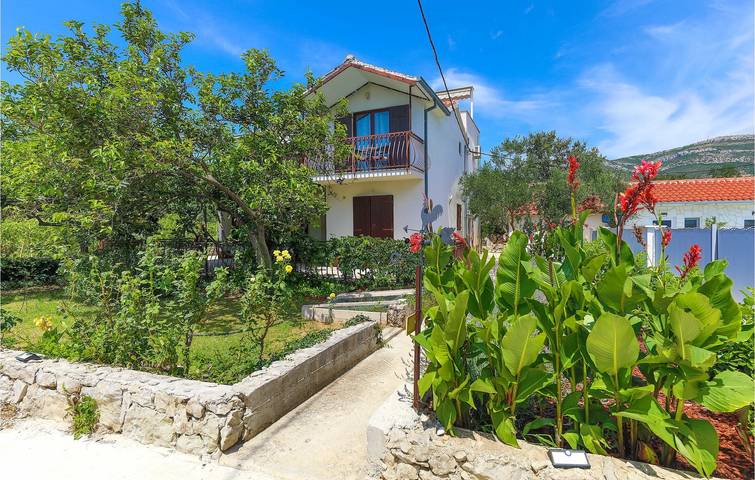 Ferienwohnung für 6 Personen, mit Pool und Garten sowie Terrasse, mit Haustier - 1