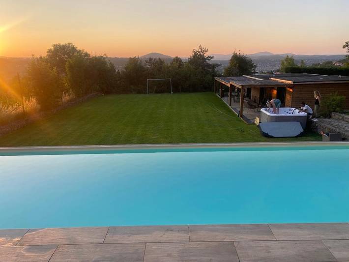 Location de vacances pour 6 personnes, avec piscine ainsi que jardin et jacuzzi à Le Puy-en-Velay - 3