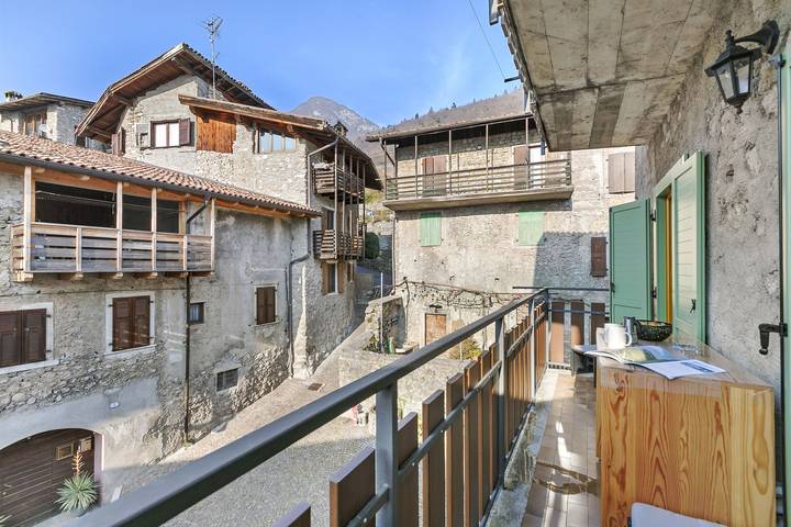 Ferienwohnung für 6 Personen, mit Balkon und Kinderpool in Tenno