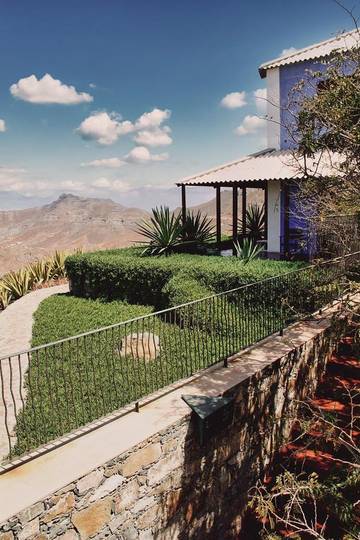 Maison d’hôte pour 2 personnes, avec vue et piscine ainsi que jardin et terrasse dans São Vicente