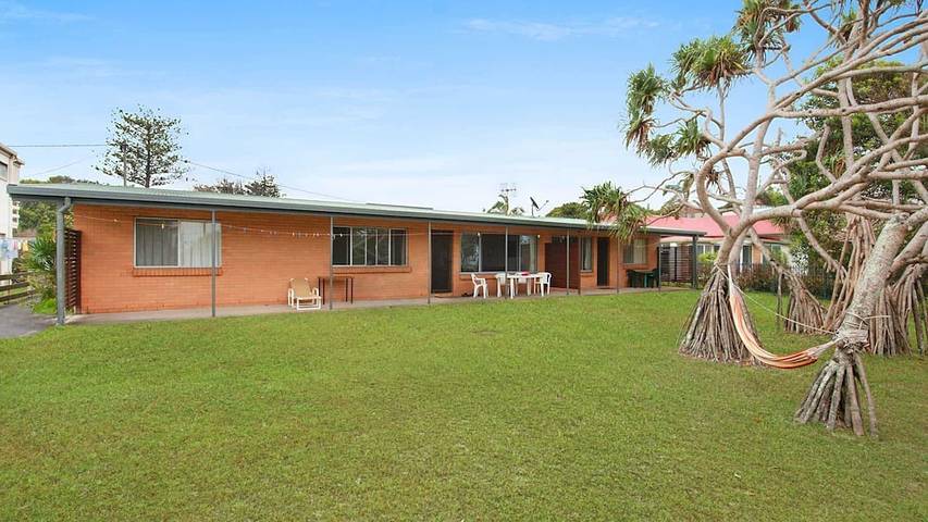 Holiday rental for 9 people, with garden in Tugun