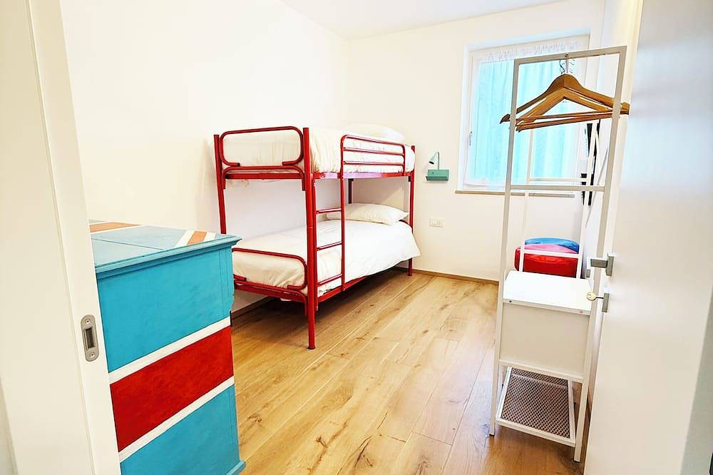 Ganze Wohnung, Apartment in the center of Levico with 3 bedrooms, 2 bathrooms, terrace,garage and elevator in Levico Terme, Caldonazzosee