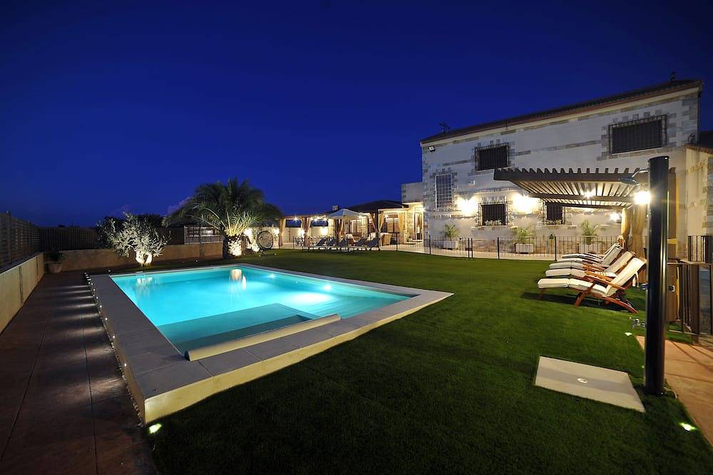 Rural house 5 * Grand Luxury in Toledo, Puy Du Fou in Albarreal de Tajo, Toledo Province