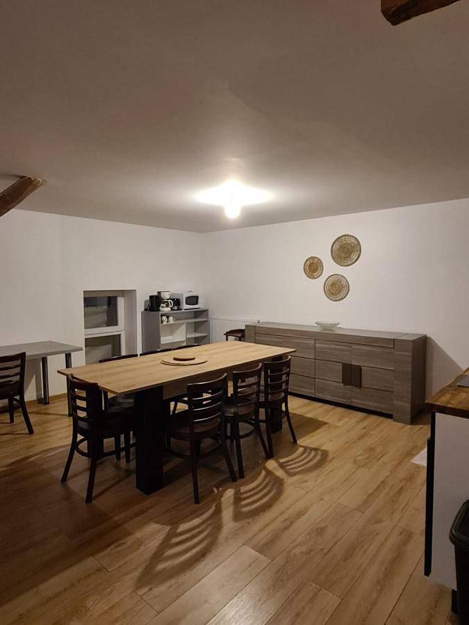 Appartement entier, Grand appartement de 3 chambres moderne et spacieux, entièrement meublé in Trévenans, Territoire de Belfort