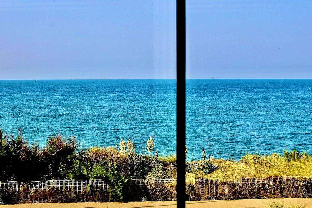 Front de Mer Vue Somptueuse sur la Mer à 180° Haut Standing Jardin Parking Privé in Barneville-Carteret, Côte de la Déroute