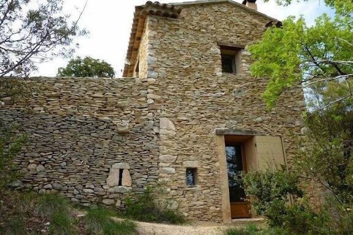 Gîte pour 4 personnes, avec Terrasse ainsi que Jardin et Piscine