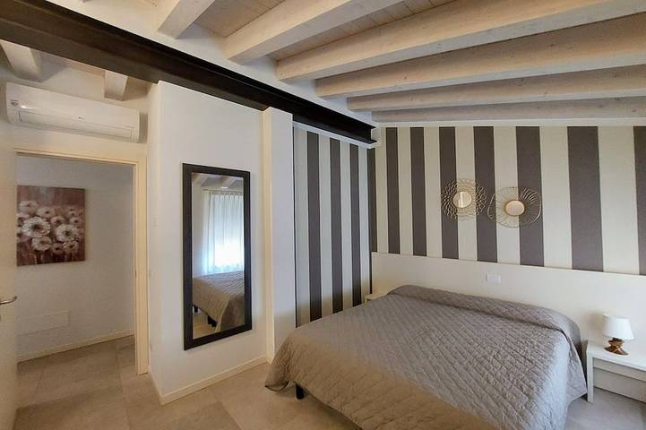 Ganze Wohnung, Pergola House 2 - Poolfront with parking space in Bardolino, Gardasee-Berge