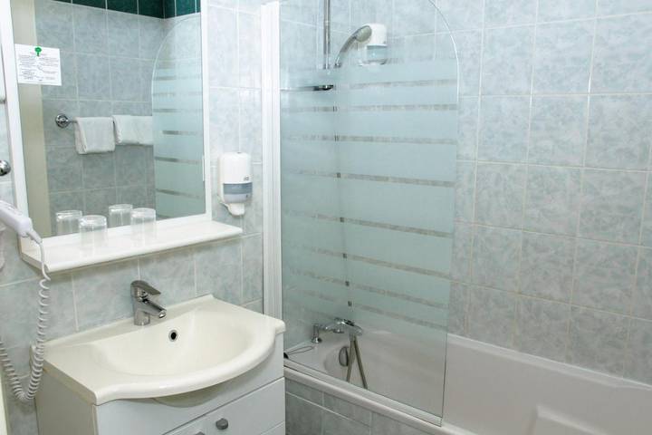 Hôtel pour 14 personnes, avec terrasse à Villers-Cotterêts - 2