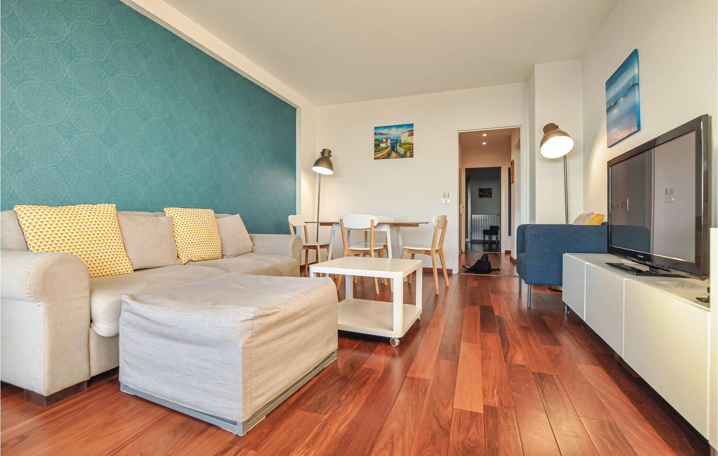 Appartement de vacances entier, Appartement moderne sur la plage avec piscine et parking in Cannes, Côte méditerranéenne (France)