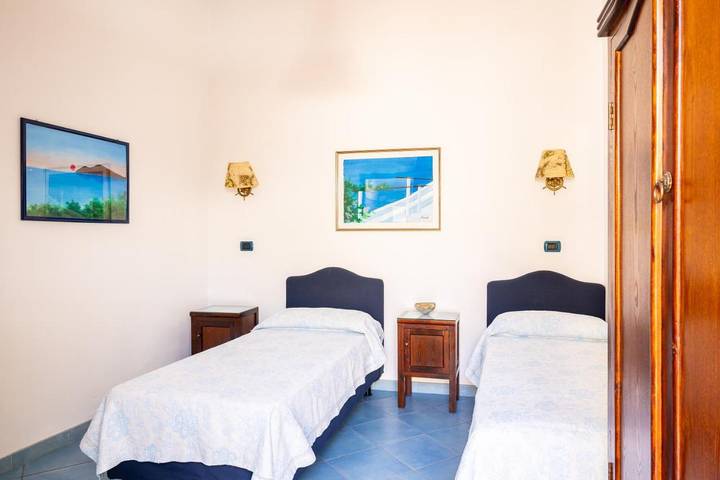 Chambre d’hôte pour 3 personnes, avec jardin ainsi que vue et terrasse à Lipari - 3