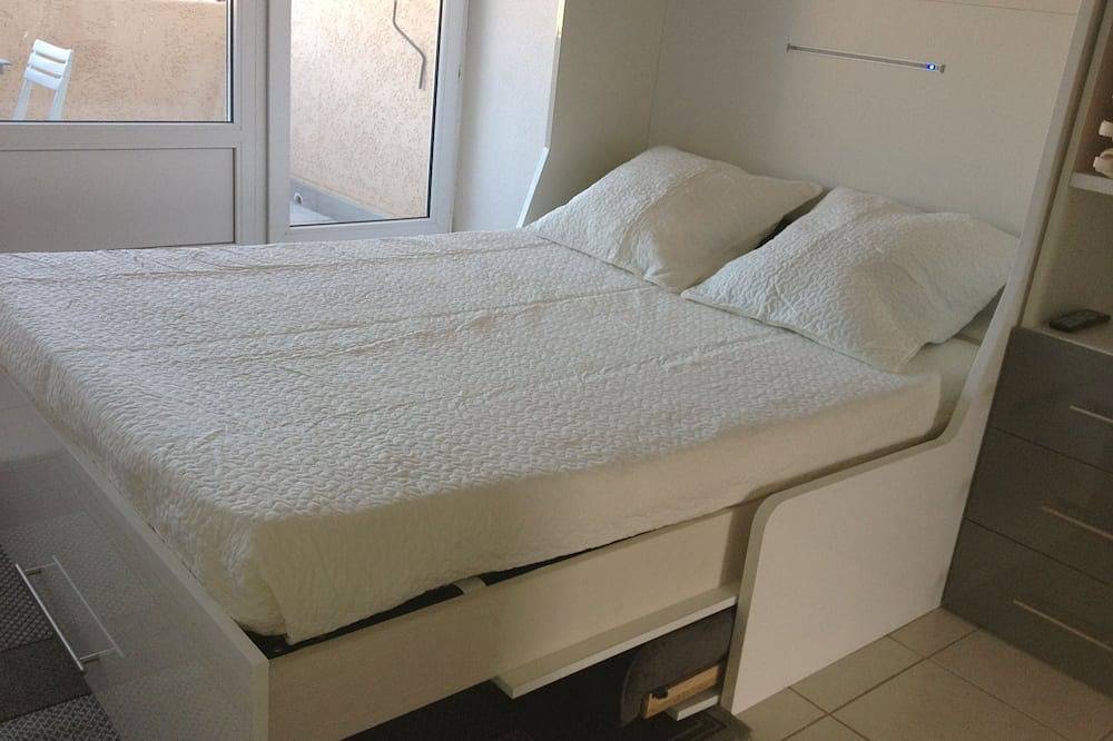 Ganze Wohnung, Schöne T2 Cab Sea View-Direct Beach-Calm-Shops-Shuttles für Golden Islands. in La Londe-les-Maures, Toulon Region