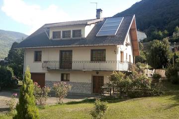 Gîte pour 5 personnes, avec balcon ainsi que jardin et jacuzzi, animaux acceptés dans Salins-Fontaine